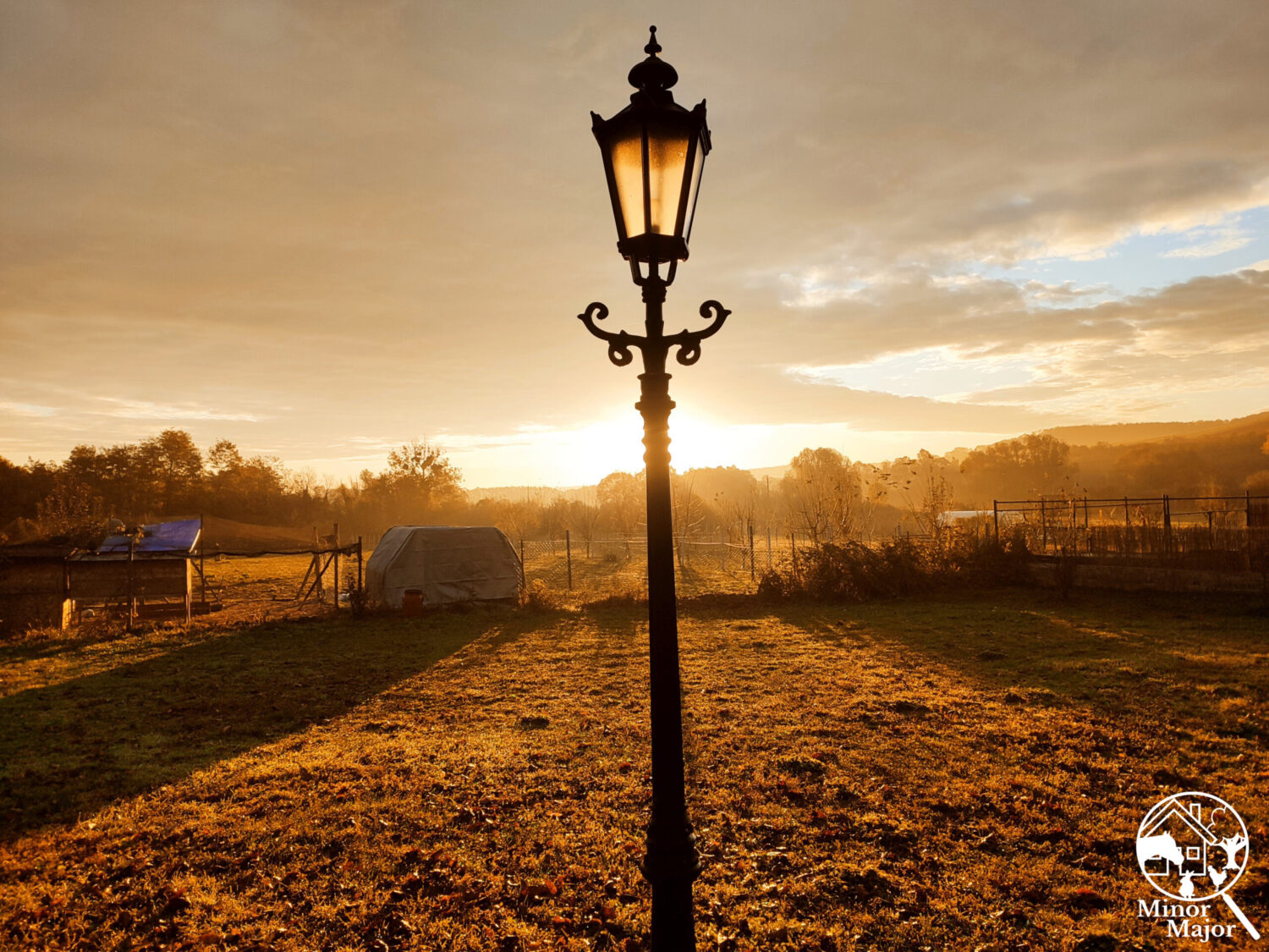 lampa_2000_logoval